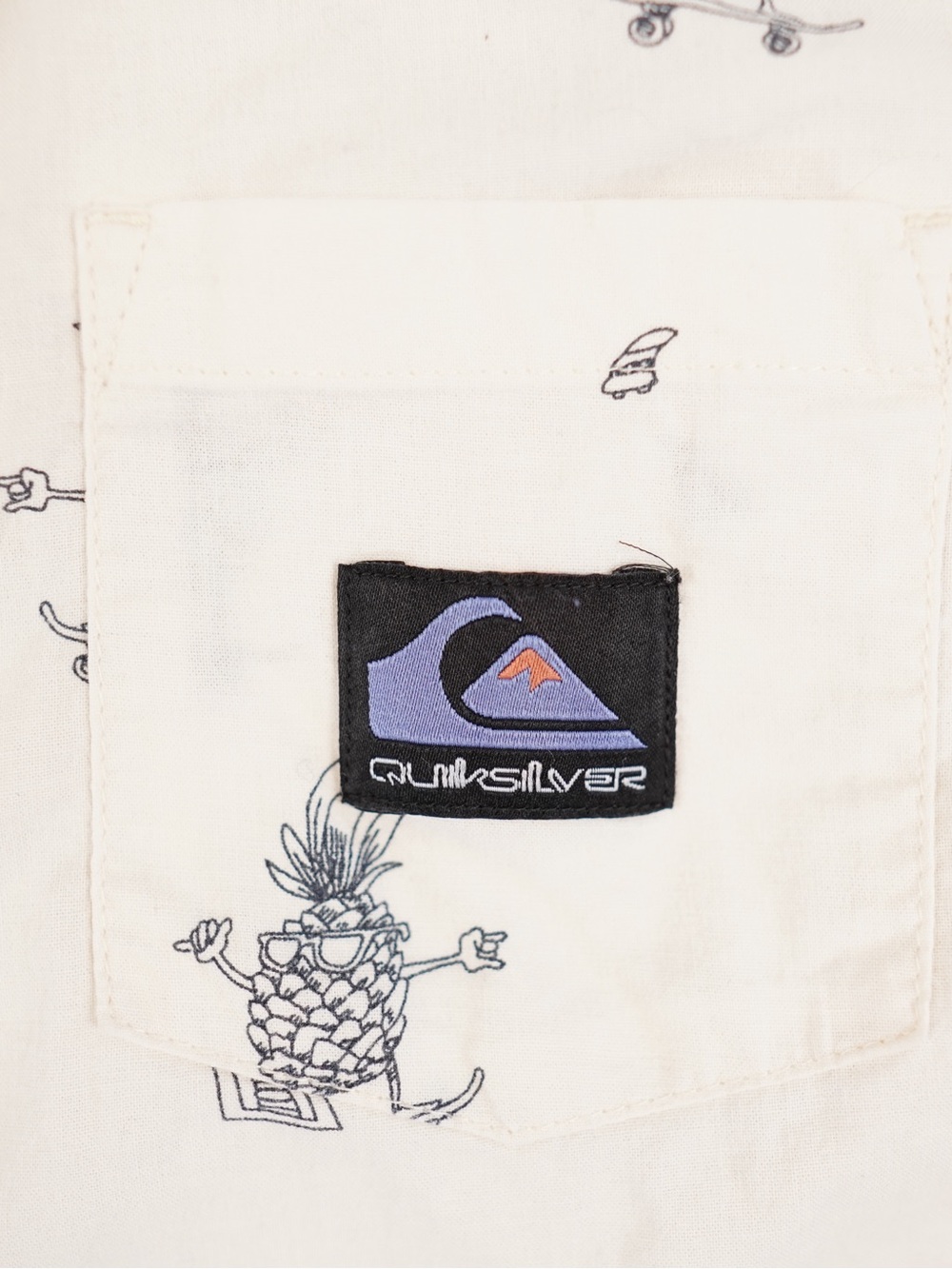 Quiksilver White Short-Sleeve Button-Up Shirt with Surf Print - Picture 5 of 8